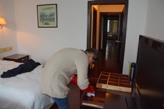 2015.12.9 第一党支部和第四党支部联合开展文明生产大扫除活动