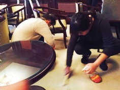 2015.12.9 第一党支部和第四党支部联合开展文明生产大扫除活动