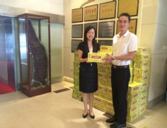 活动 2015.7.30 集团领导送防暑物品