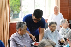 活动 2015.9.23 第一支部党员和积极分子前往新长征福利院