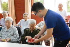 活动 2015.9.23 第一支部党员和积极分子前往新长征福利院