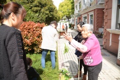 活动 2016.4.8 第一党支部拔草护绿活动