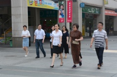 活动 2016.7.19 长征镇总工会领导慰问集团物业职工