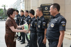 活动 2016.7.19 长征镇总工会领导慰问集团物业职工