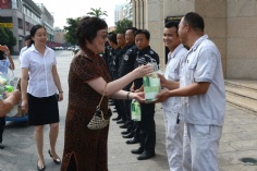 活动 2016.7.19 长征镇总工会领导慰问集团物业职工