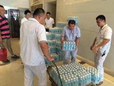 活动 2016.8.16 集团发放防暑降温用品