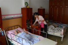 活动 2016.9.14 第一党支部开展中秋节前慰问活动