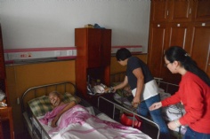 活动 2016.9.14 第一党支部开展中秋节前慰问活动