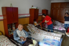 活动 2016.9.14 第一党支部开展中秋节前慰问活动