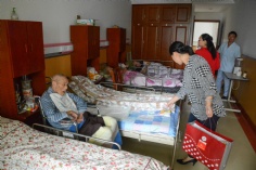 活动 2016.9.14 第一党支部开展中秋节前慰问活动