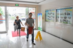 活动 2016.9.14 第一党支部开展中秋节前慰问活动