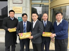 活动 2017.2.9 第四党支部元宵节慰问西大堂保安