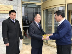 活动 2017.2.9 第四党支部元宵节慰问西大堂保安