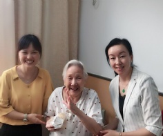 活动 2018.9.20 综合管理党支部开展中秋敬老真情慰问活动