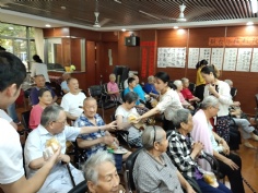 活动 2018.9.20 综合管理党支部开展中秋敬老真情慰问活动