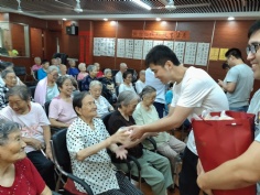 活动 2018.9.20 综合管理党支部开展中秋敬老真情慰问活动