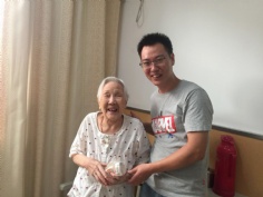 活动 2018.9.20 综合管理党支部开展中秋敬老真情慰问活动