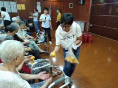 活动 2018.9.20 综合管理党支部开展中秋敬老真情慰问活动