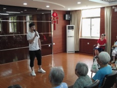 活动 2018.9.20 综合管理党支部开展中秋敬老真情慰问活动