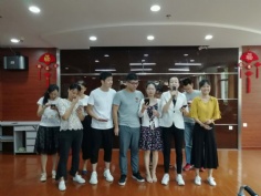 活动 2018.9.20 综合管理党支部开展中秋敬老真情慰问活动