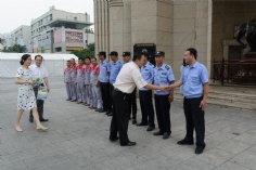 活动 2019.7.25 长征镇镇长和工会主席高温慰问