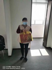 活动 2021.2.3 集团慰问留沪员工发放大礼包