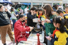 活动 2023.3.3 梅川路开展“学雷锋”公益市集主题活动