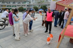 活动 2024.10.17 长征镇祥和街区党支部秋送关爱活动在梅川路举行